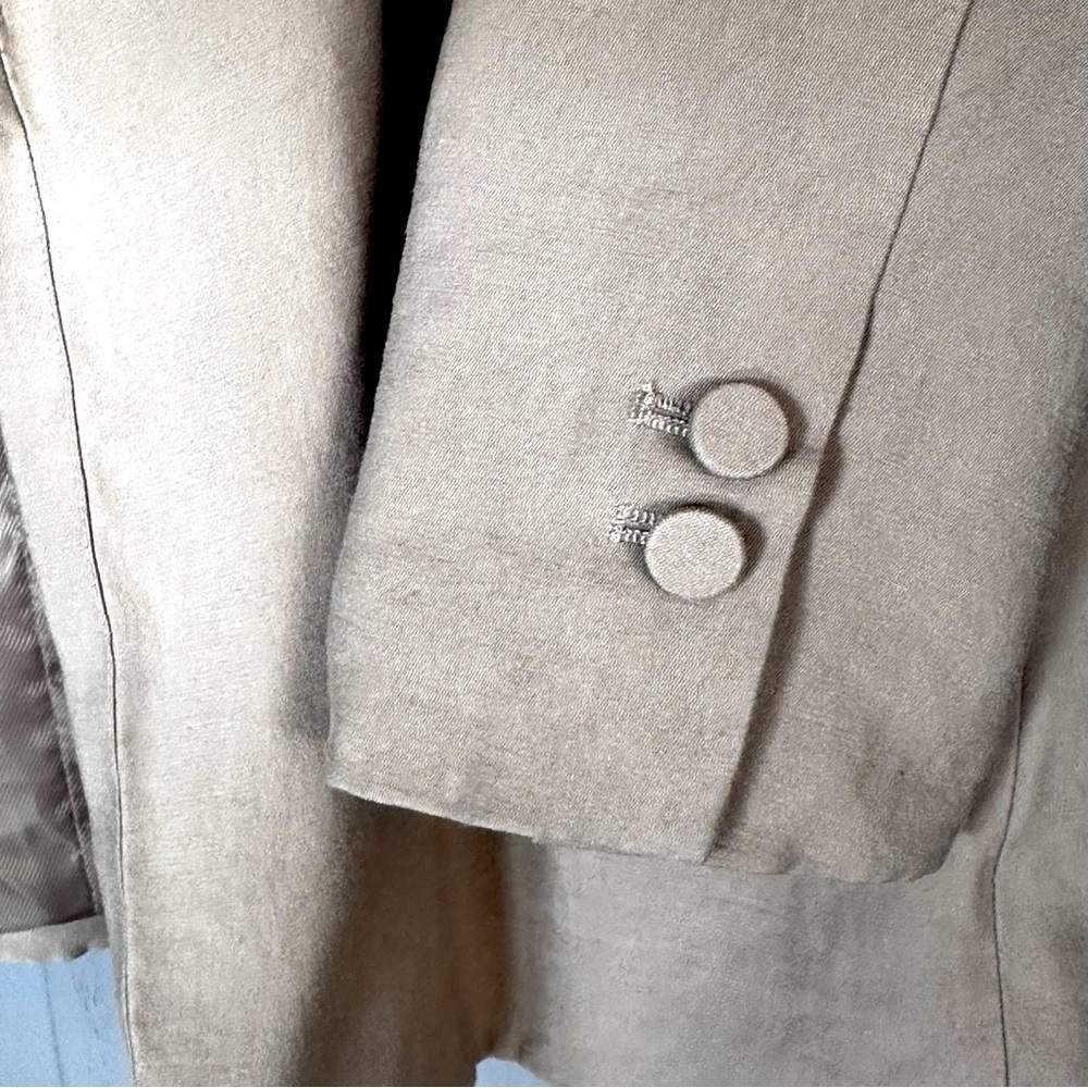Classic beige blazer - Picture 6 of 7